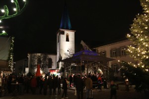 Walldorf. Weihnachtsmarkt 2014 auf dem Marktplatz. 28.11.2014 - Helmut Pfeifer