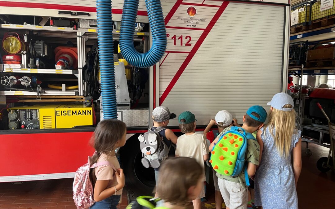 Schulanfänger zu Besuch bei der Wieslocher Feuerwehr