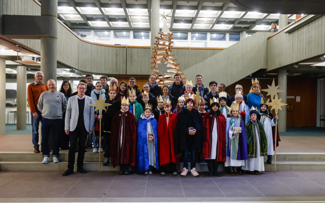 Sternsinger besuchen das Rathaus Walldorf