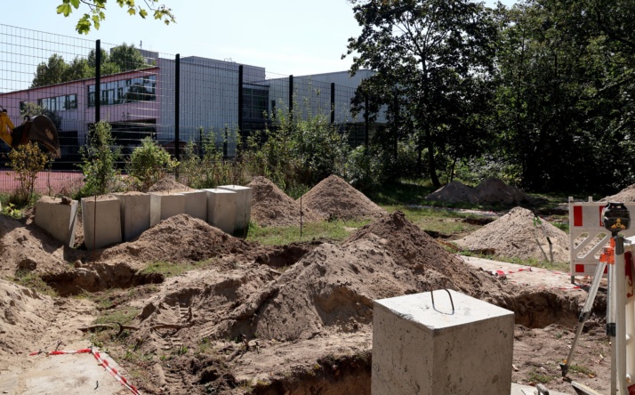 Baumaßnahme für Überdachung der Fahrradstellplätze am Tierpark Walldorf hat begonnen