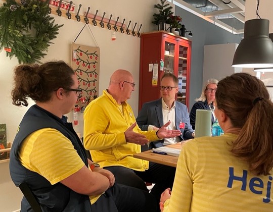 Jens Brandenburg besucht IKEA-Einrichtungshaus in Walldorf