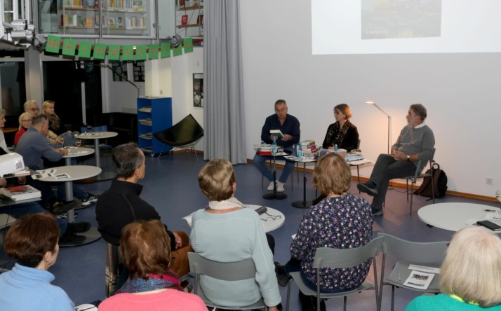 Unterhaltsame Empfehlungen für lange Leseabende in der Stadtbücherei Walldorf