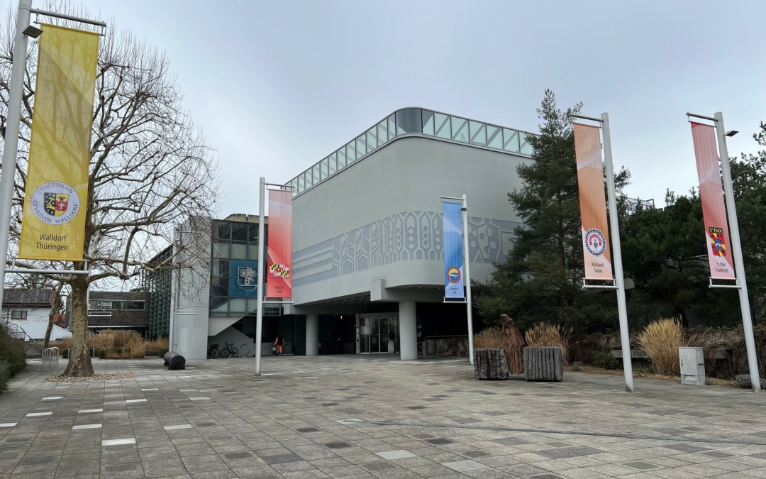 Walldorf: Schrittweise mehr Grün auf dem Rathausvorplatz