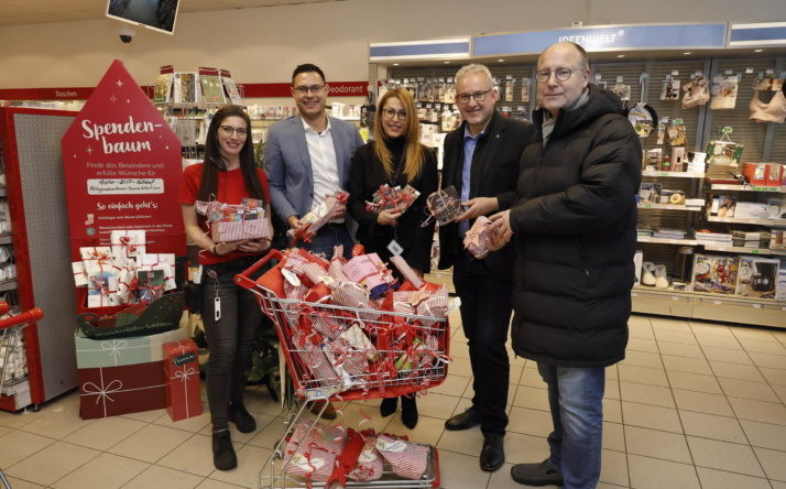 Aktion „Wunschbaum“ in der Walldorfer Rossmann-Filiale