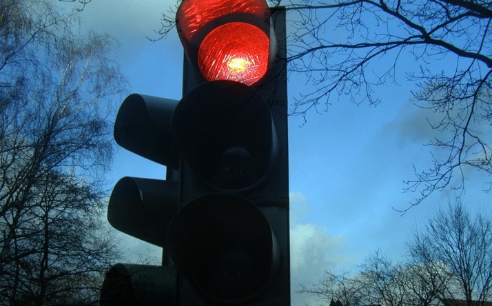 Rotlichtverstoß: Mit welchen Strafen Fahrer rechnen müssen